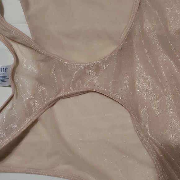 Vassarette shimmer see through sports bra - Picture 7 of 8